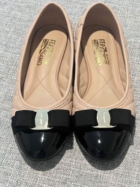 Salvatore Ferragamo Vara Bow Quilted Flats Nude Black Cap Toe Size 9D